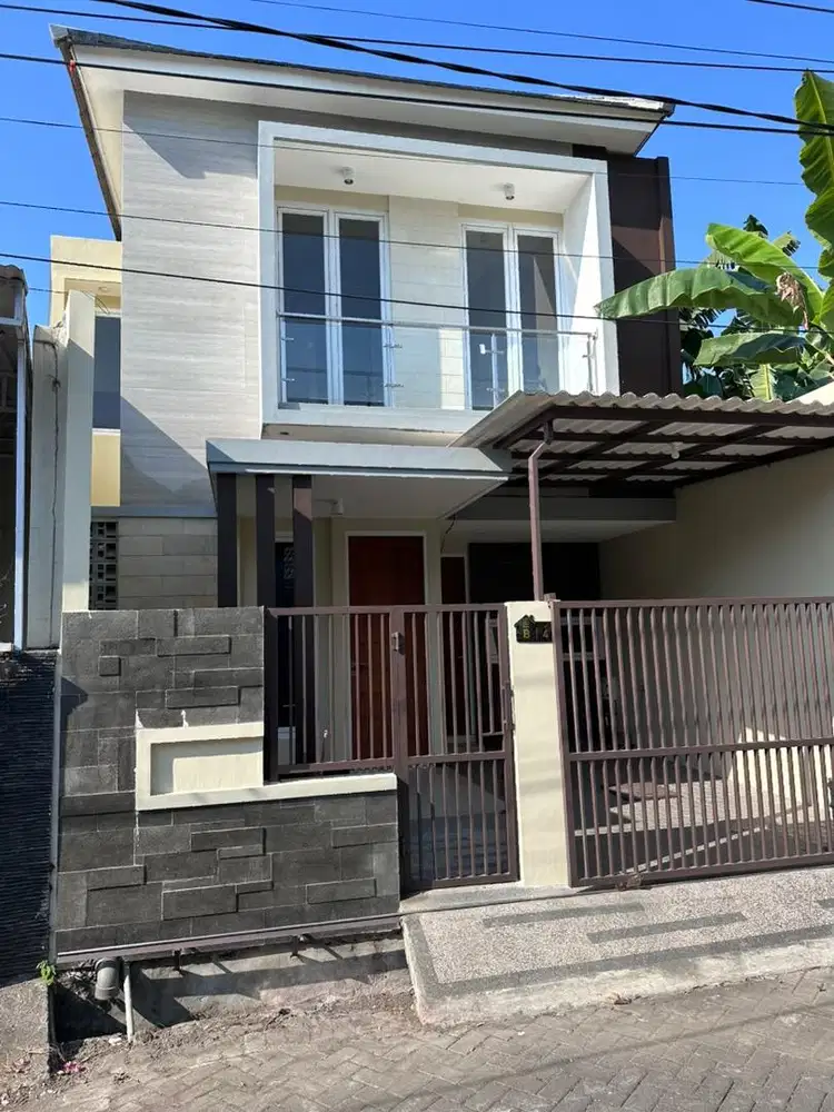 Rumah strategis di surabaya barat