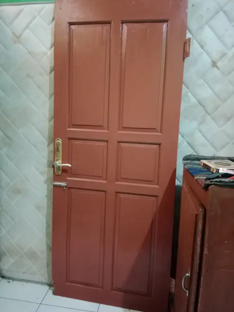 Daun pintu kayu jati. Pintu rumah. Pintu kontrakan. Pintu kamar