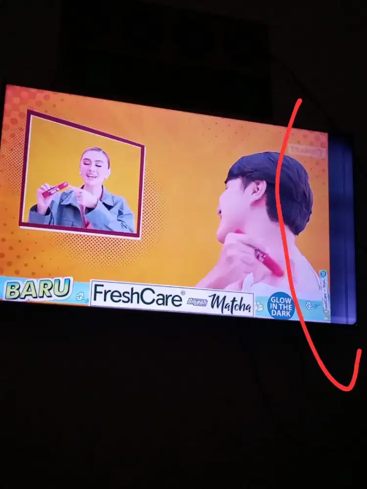 TV smart TV samsung 55inch cu7000 retak pojok kanan gambar setengah