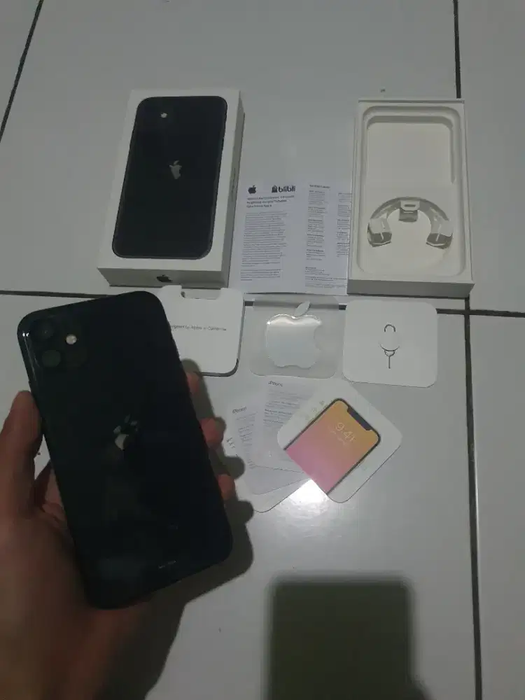 Iphone 11 64 GB BLACK Garansi resmi blibli