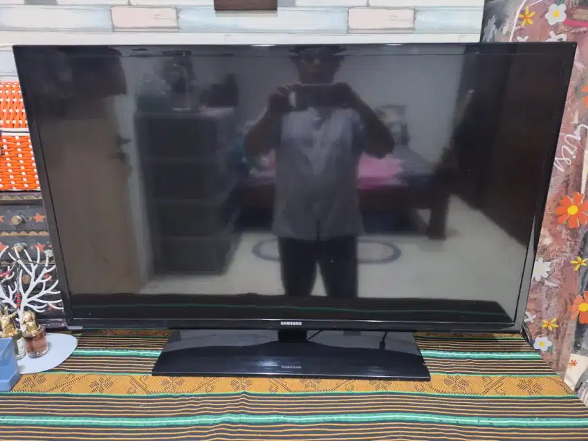 Jual TV LED 34 inch merek samsung kondisi bagus