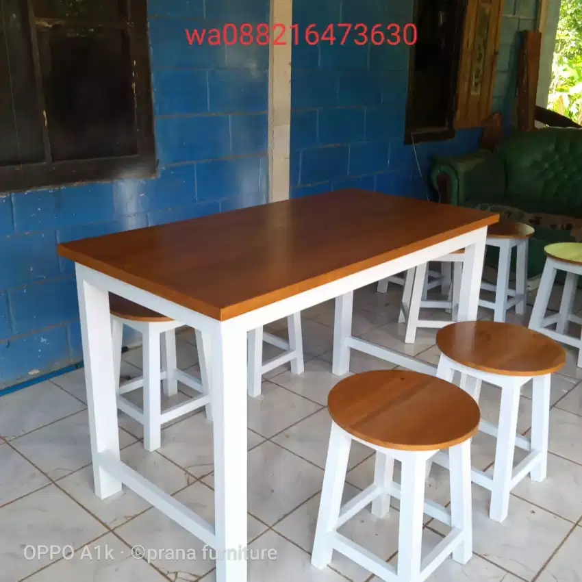 Meja kursi bundar cafe resto dan makan