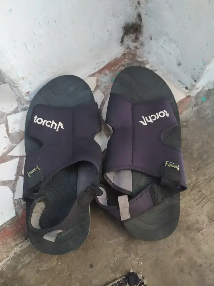Sendal gunung torch
