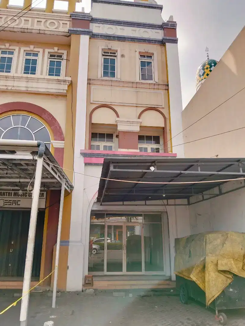 Disewakan Ruko 3.1/2 lantai di pinggir jalan Grand Galaxi Bekasi