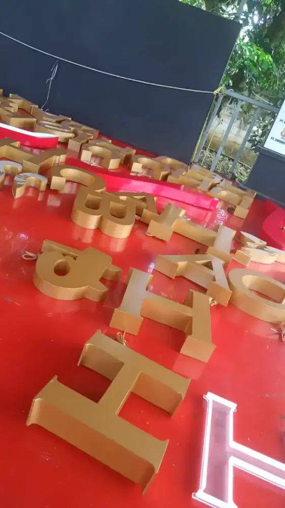 HURUF TIMBUL GALVANIS DAN AKRILIK