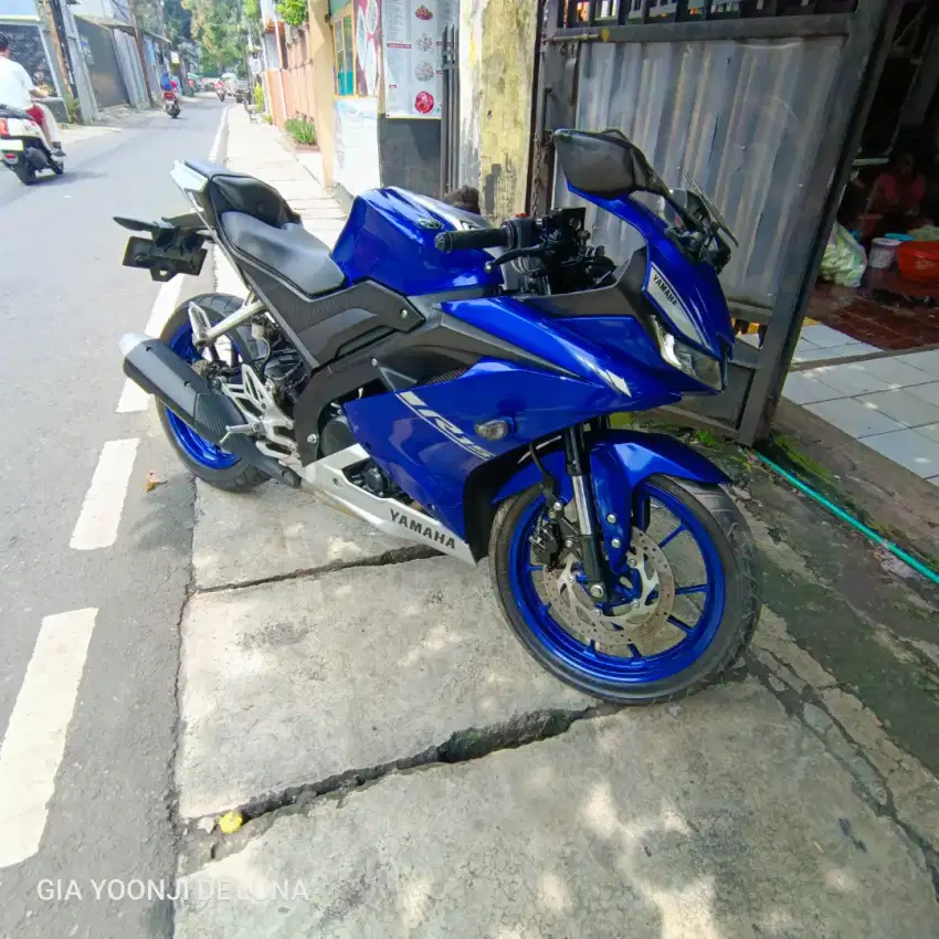 R15 v3 2017 biru