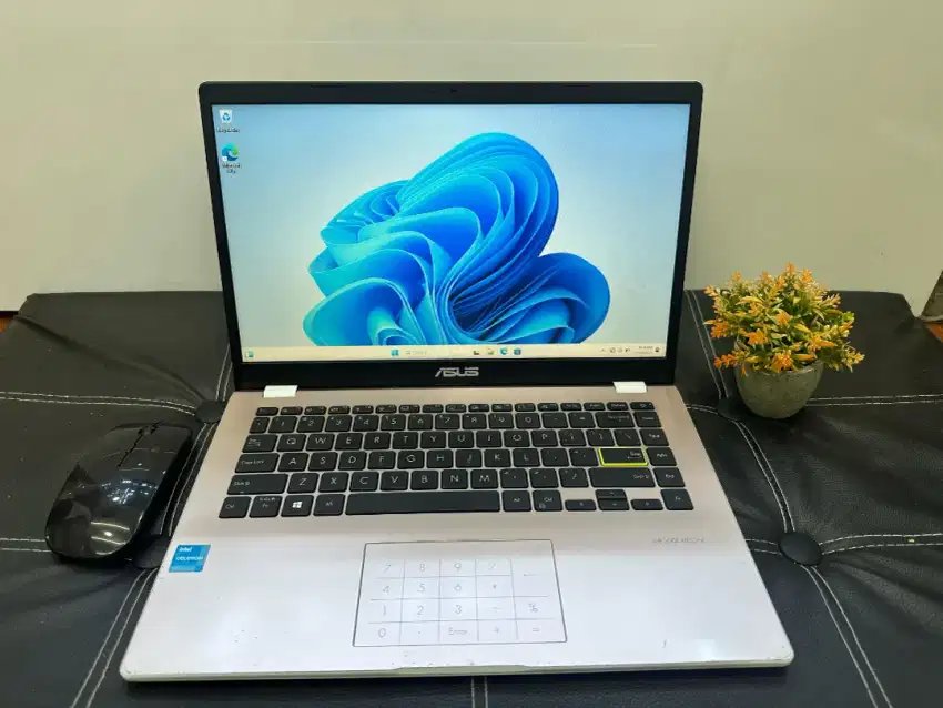 ASUS VIVOBOOK E410MA
N4500 4/512GB/BACKLIGHT/14FHD/W11