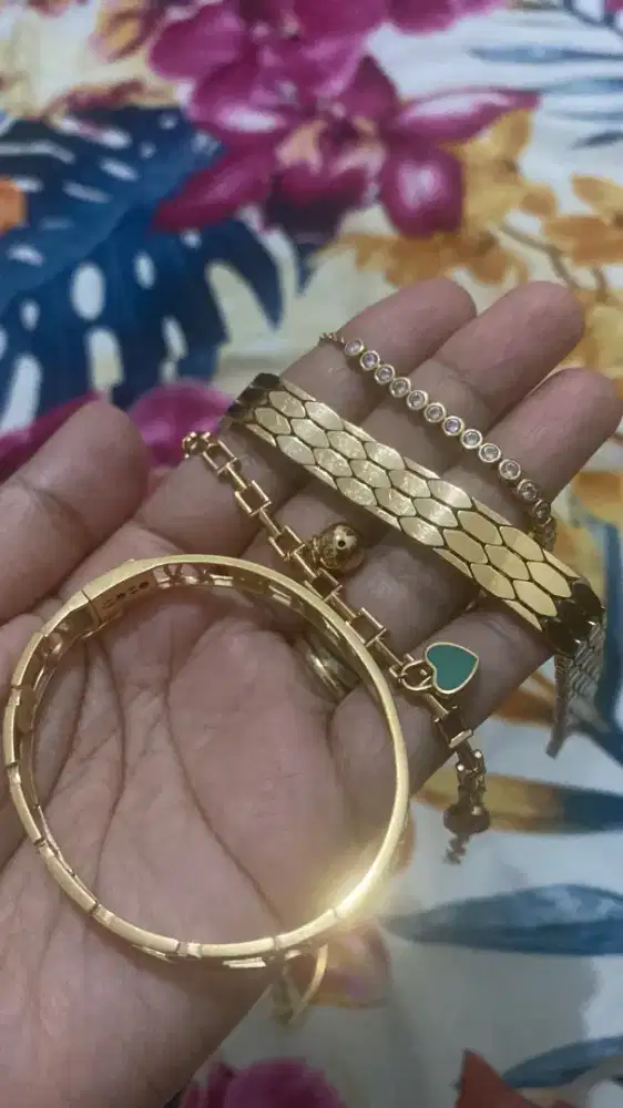 Jual beli emas dan berlian