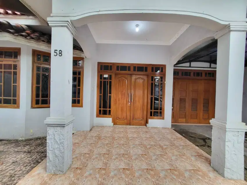 Dijual rumah strategis di Komplek Bumi Panyawangan