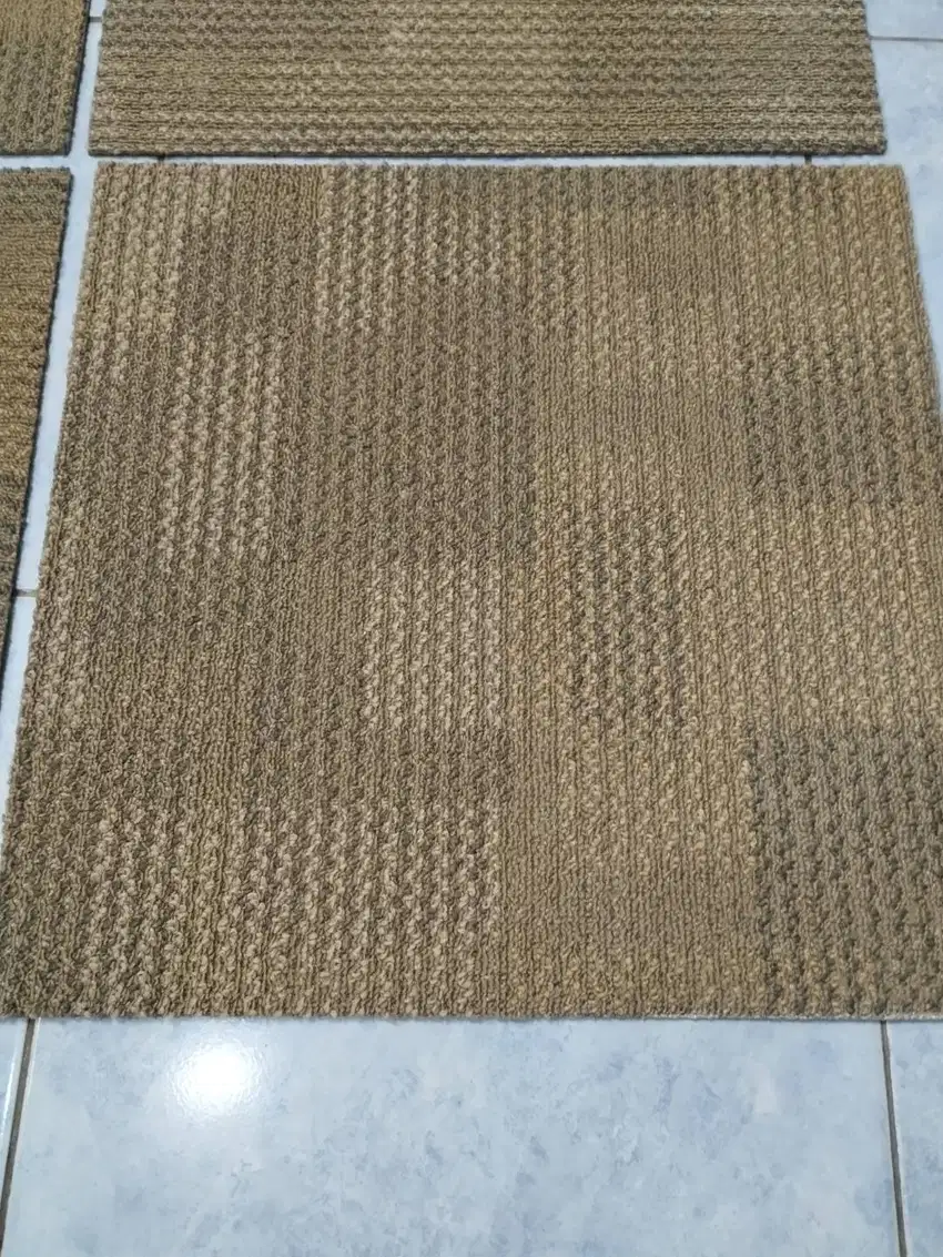 Karpet Tile ex Kantor 50cmx50cm