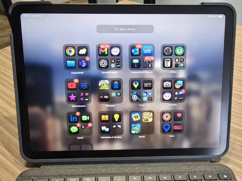 Apple iPad Air Gen 5 M1 64Gb Wifi + Logitech Folio Touch Keyboard