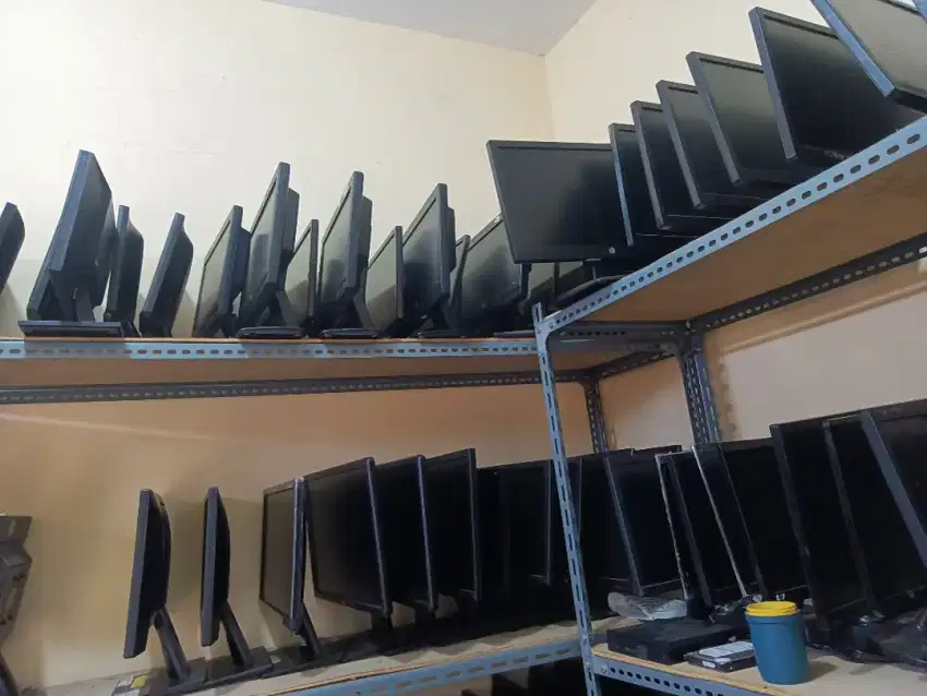 Terima jual beli komputer bekas ex lelangan kantor partai besar