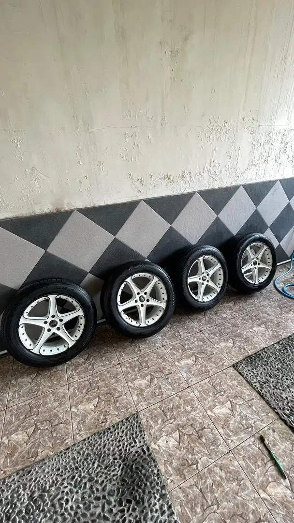 Velg HTL dan ban bekas innova zenix