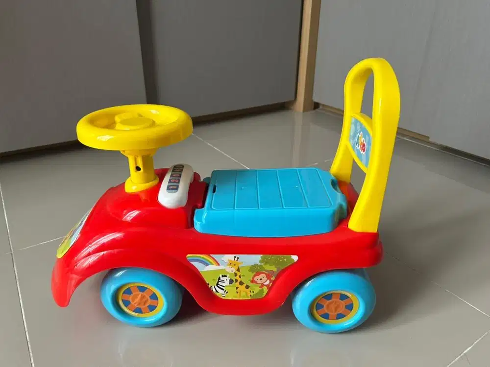 Mobil-mobilan dorong anak