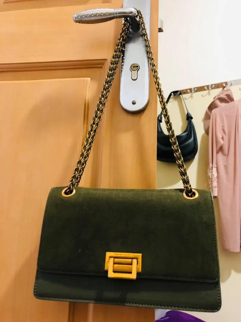 Tas Charles and keith Original warna hijau army