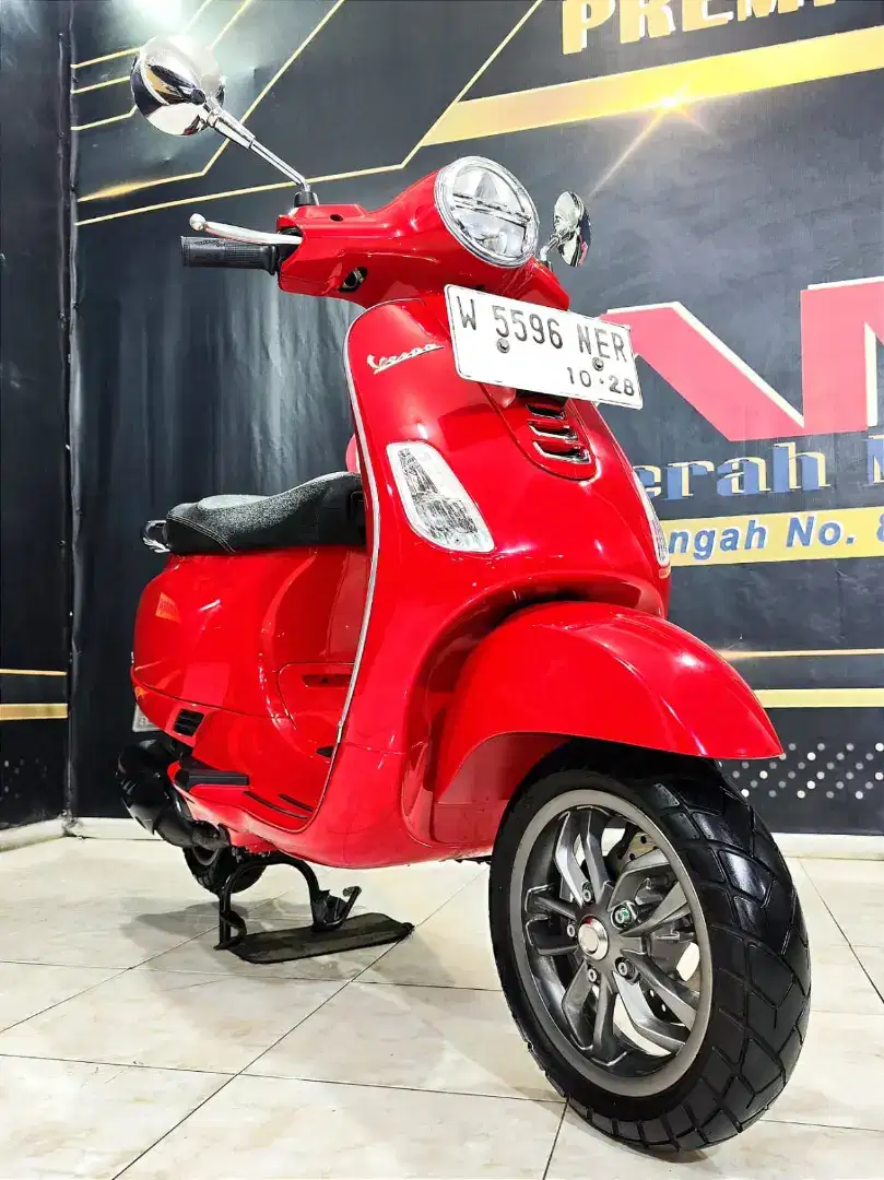 Piaggio Vespa LX 125 TH 2023 Odo 900 perak red glossy