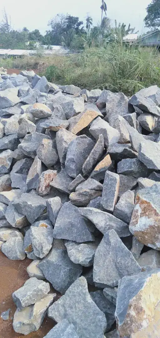 Batu kali belah sirdam sirtu makadam pasir bangka cor