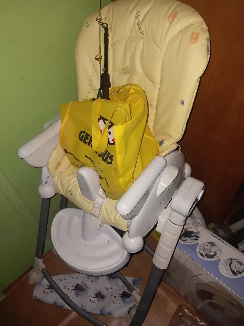 Kursi makan anak