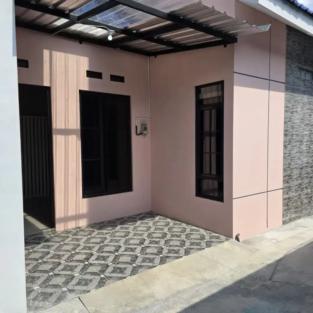 Di sewakan rumah jalan kediri utama no 25(bonorejo) nusukan solo