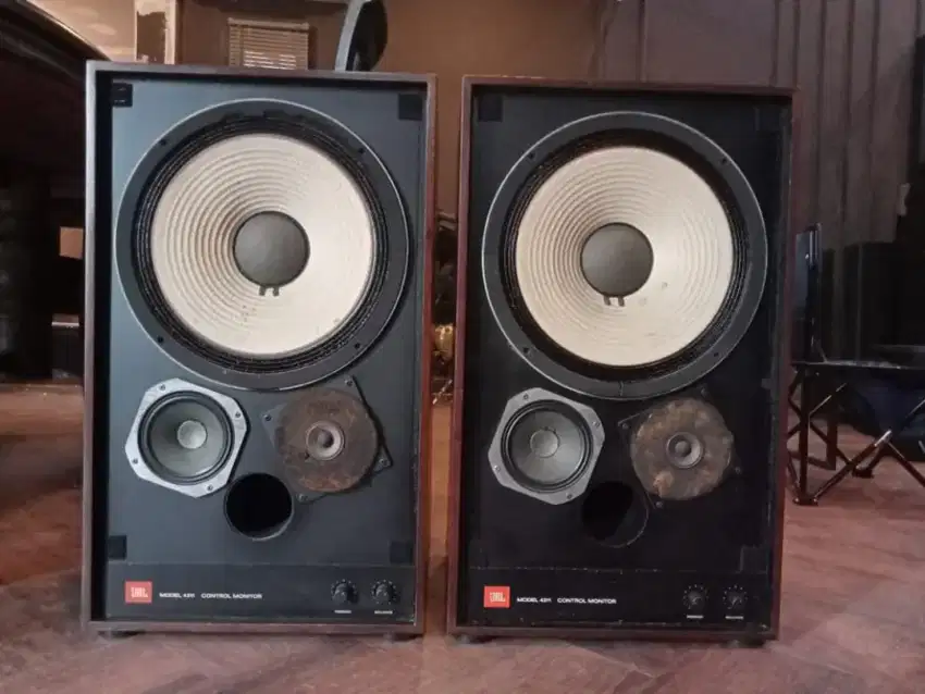 JBL 4311 LEGEND SPEAKER MIRIP L100