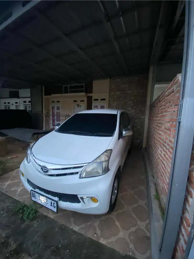 Xenia deluxe R manual 1,300 2012