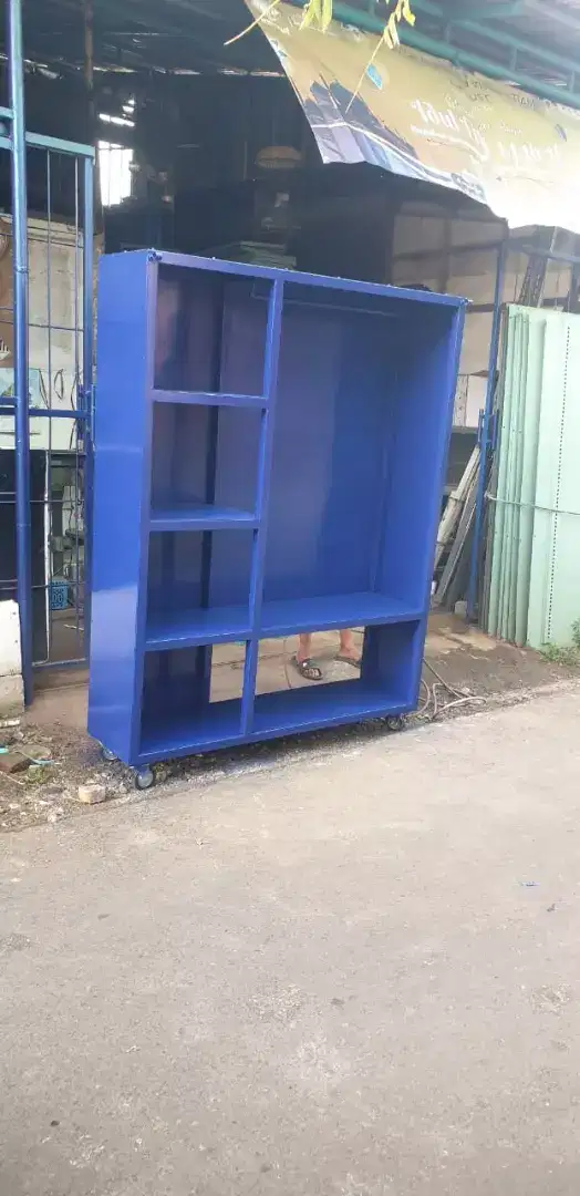 Lemari dan rak baju