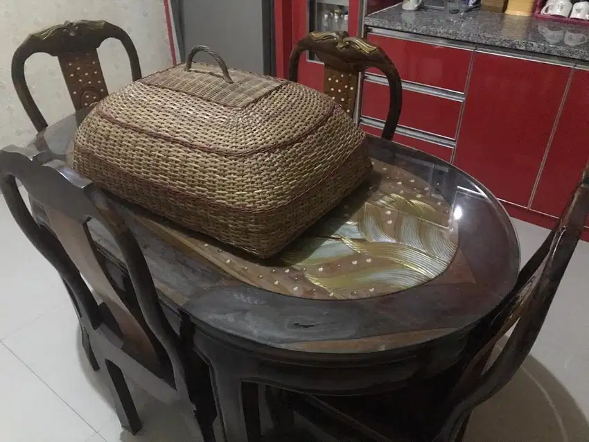 set meja makan oval 4 kursi bekas/second bisa nego
