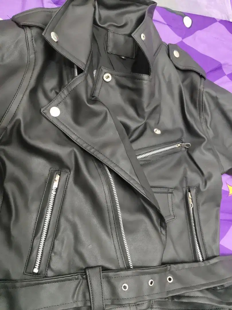 Jaket kulit Crop