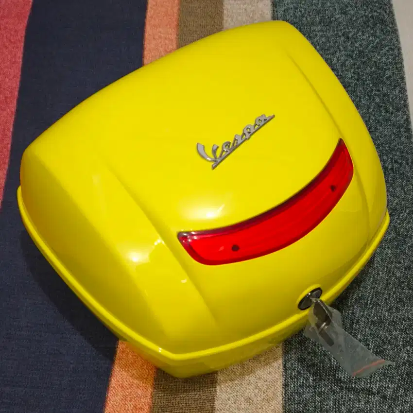 FOR SALE TOP BOX VESPA LX 125 IGET NEW ORIGINAL