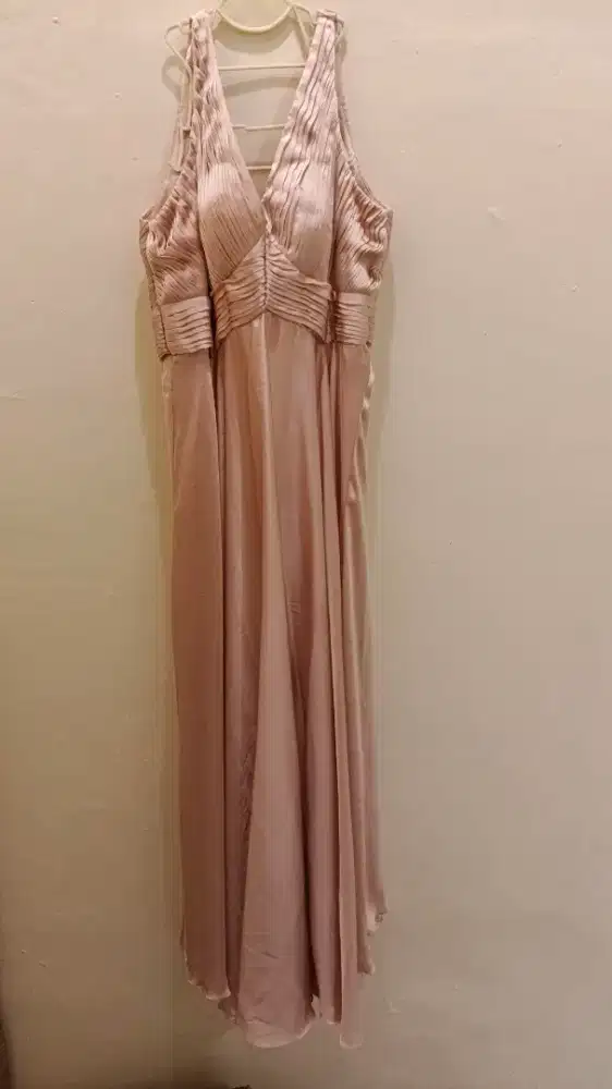 Gaun pesta / night gown