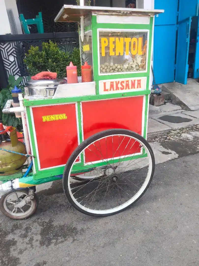Di butuhkan karyawan untuk berjualan pentol keliling