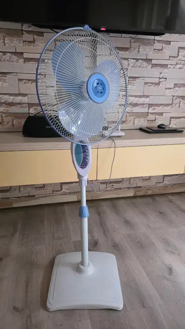 Kipas angin standing miyako 3 in 1 dengan remote kontrol TJR 101