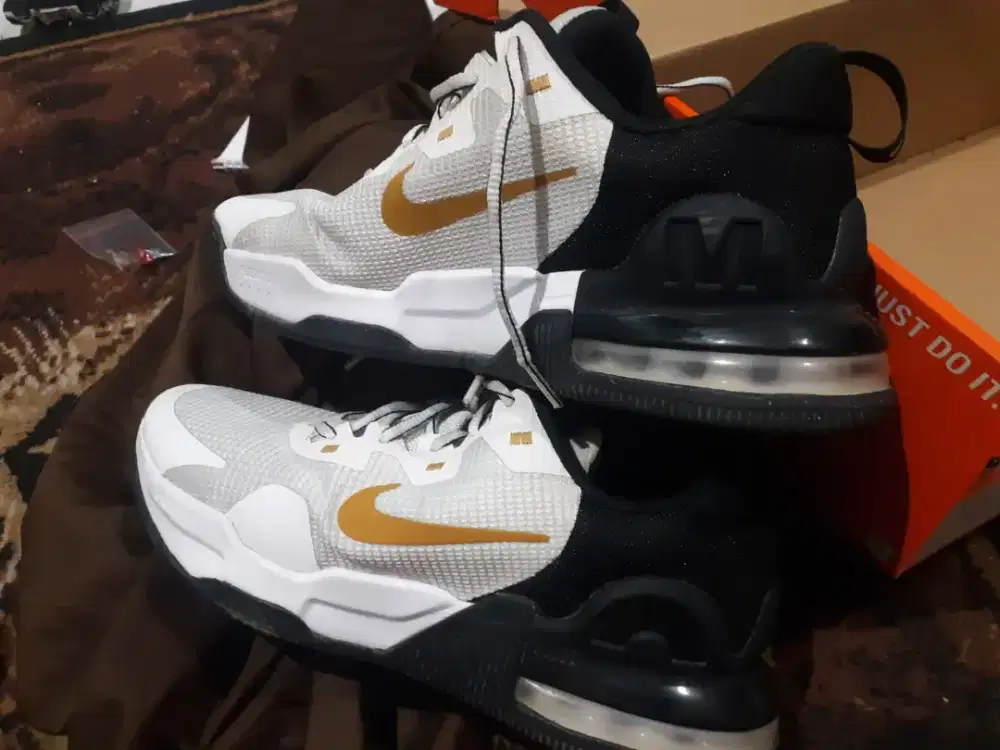 Sepatu Nike airmax original kebesaran ga jadi pake