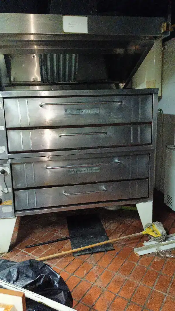 Oven. Pizza ex resto