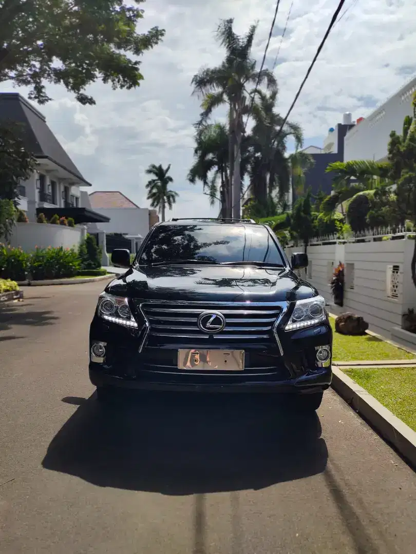 LEXUS LX 570 V8