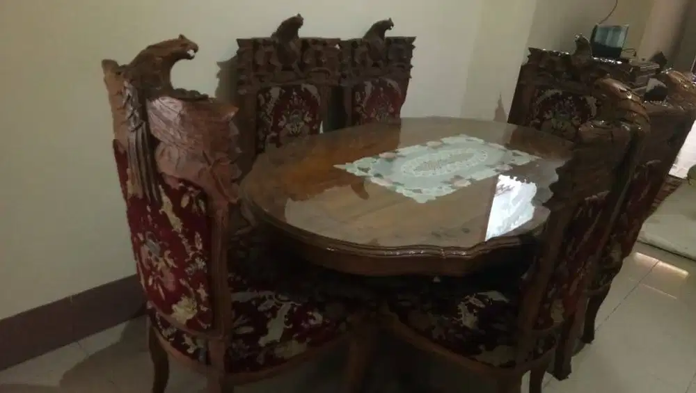 Meja Makan Jati Garuda