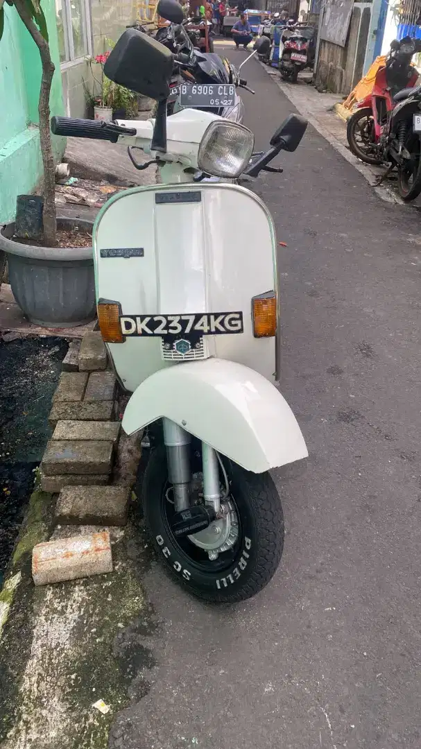 Vespa excusif 1990 plat DK nomor antik