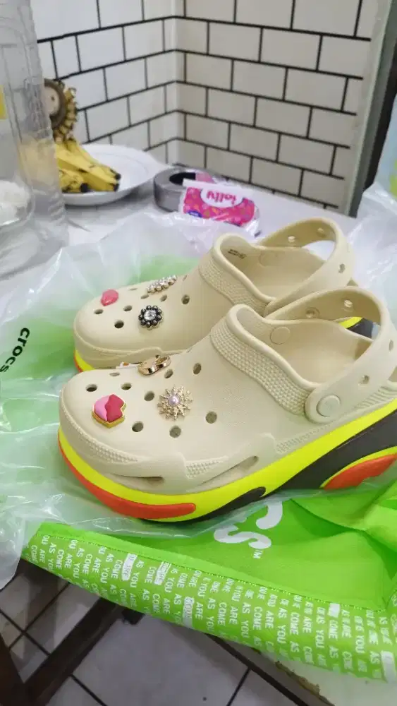 Sendal Crocs new berikut pin