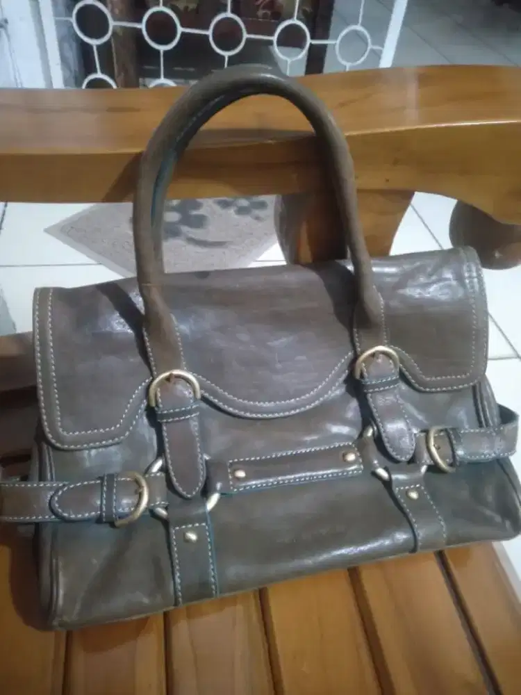 Tas kulit wanita TDK terpakai lagi ada yg lain