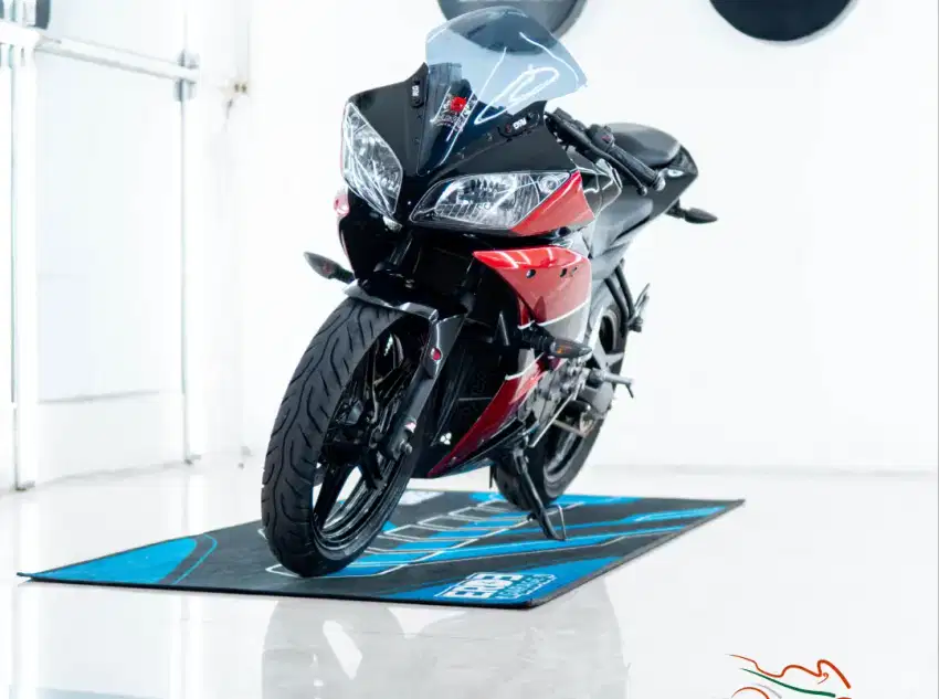 Yamaha R15 v2 (Kondisi Istimewa)