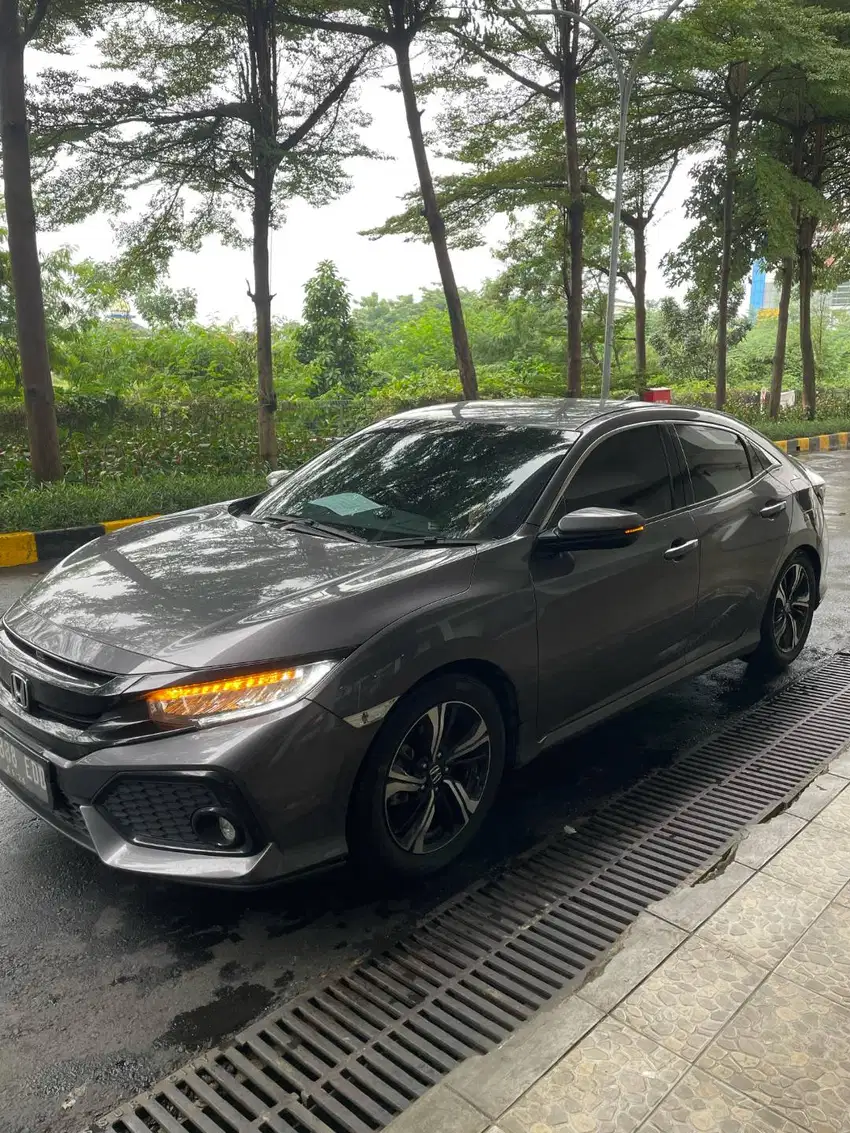 Honda Civic Hatchback Turbo 2018 [LOW KM]