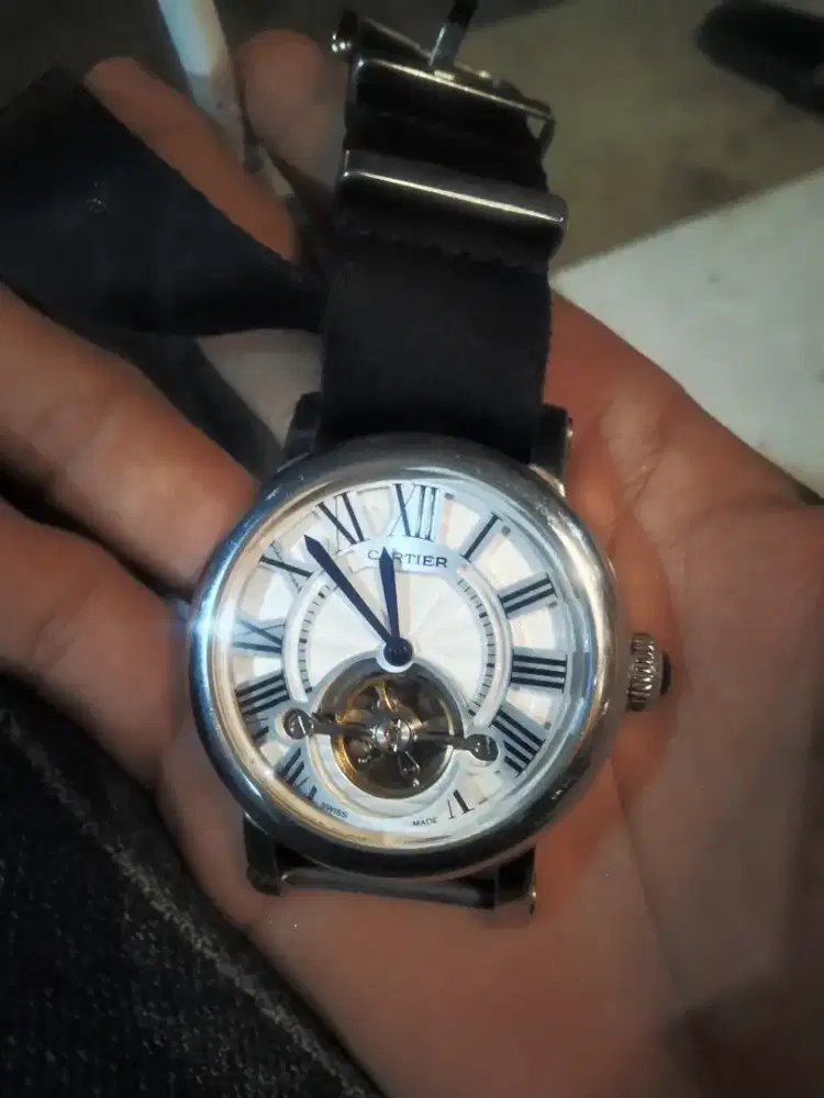 Jam tangan cartier