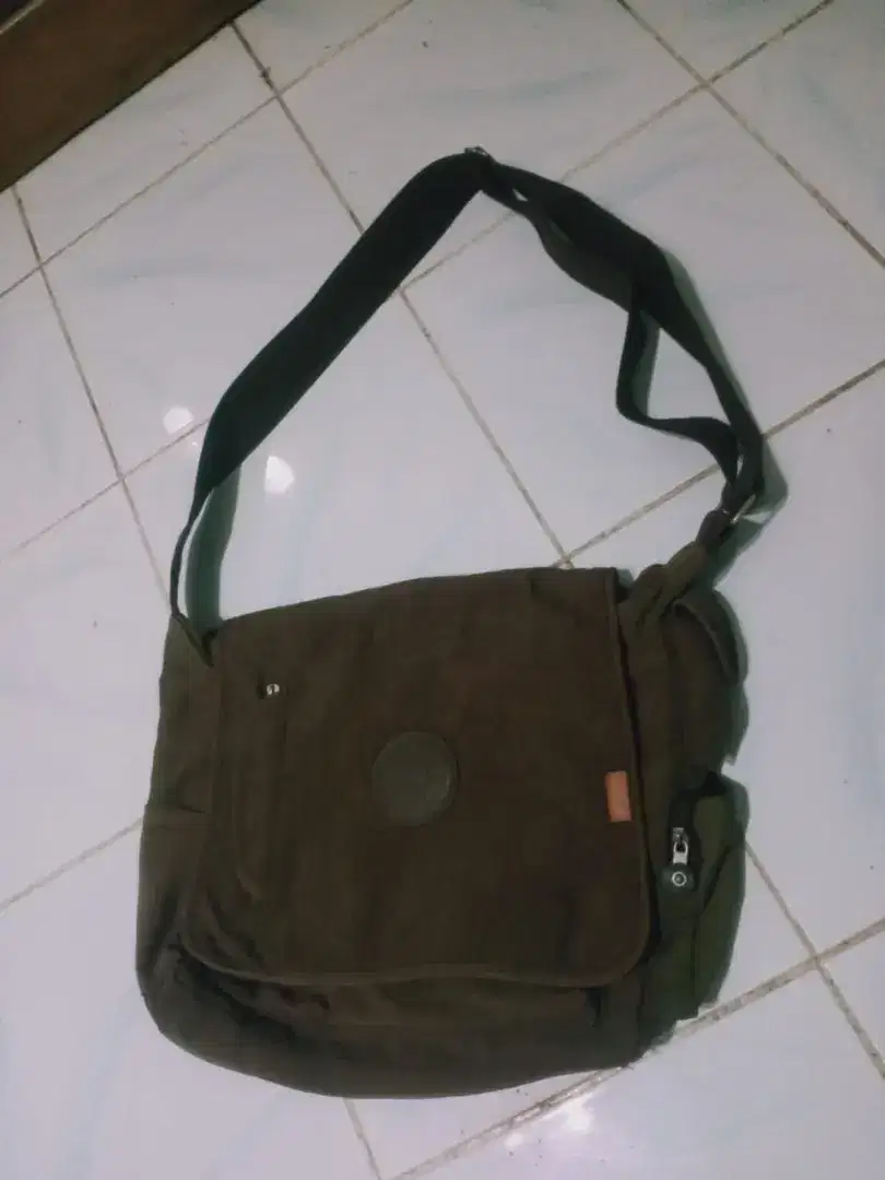Tas selempang Kipling
