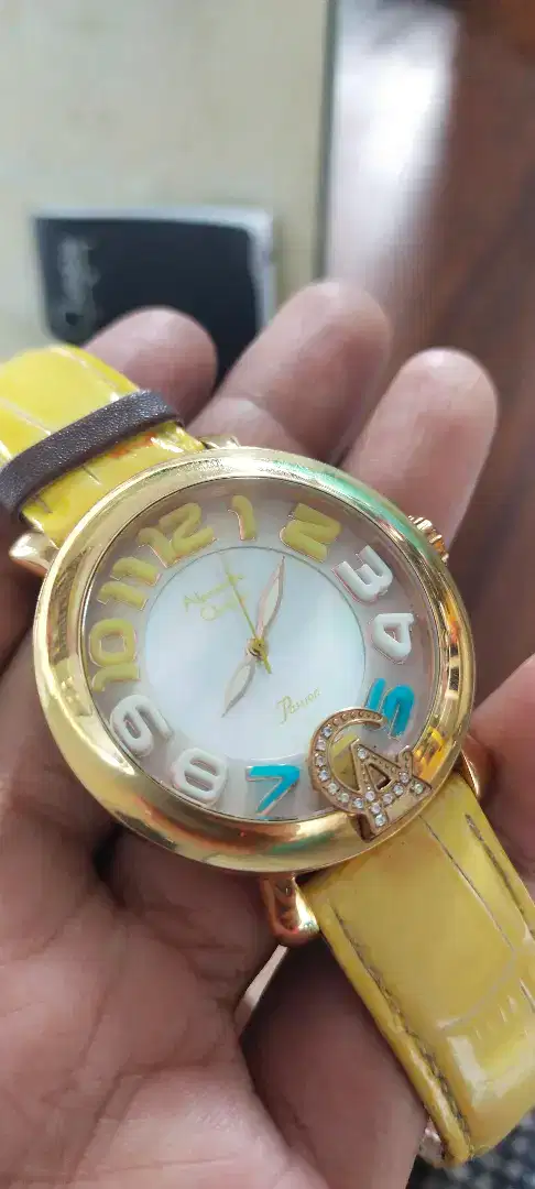 Jam wanita original gold yellow