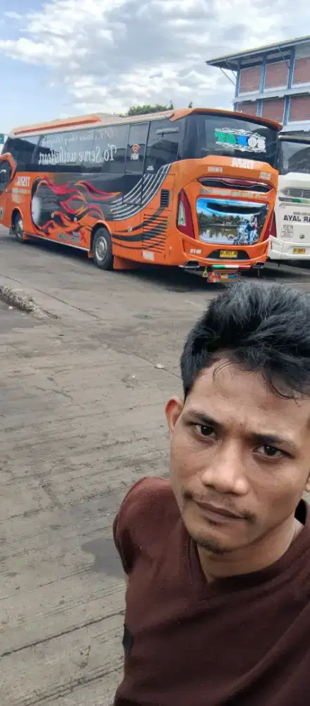 Cari kerjaan. Nggk taxy