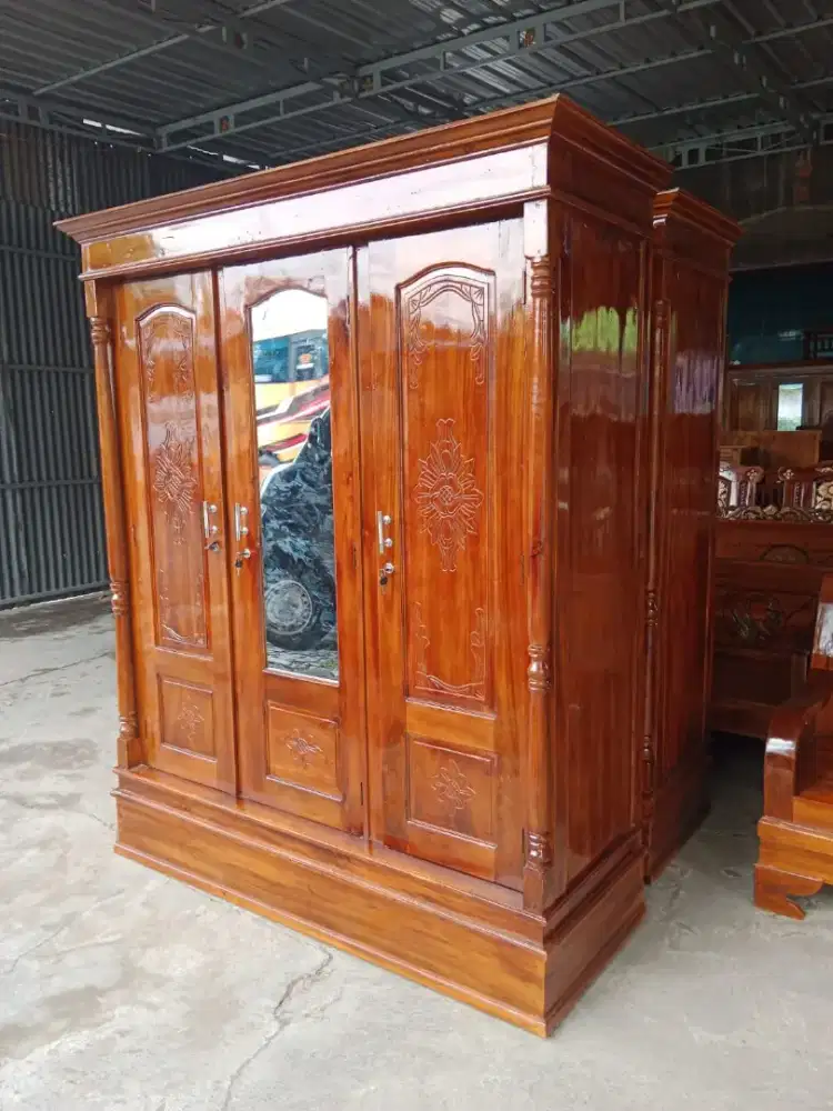 Almari pakaian kayu kuat awet harga terjangkau