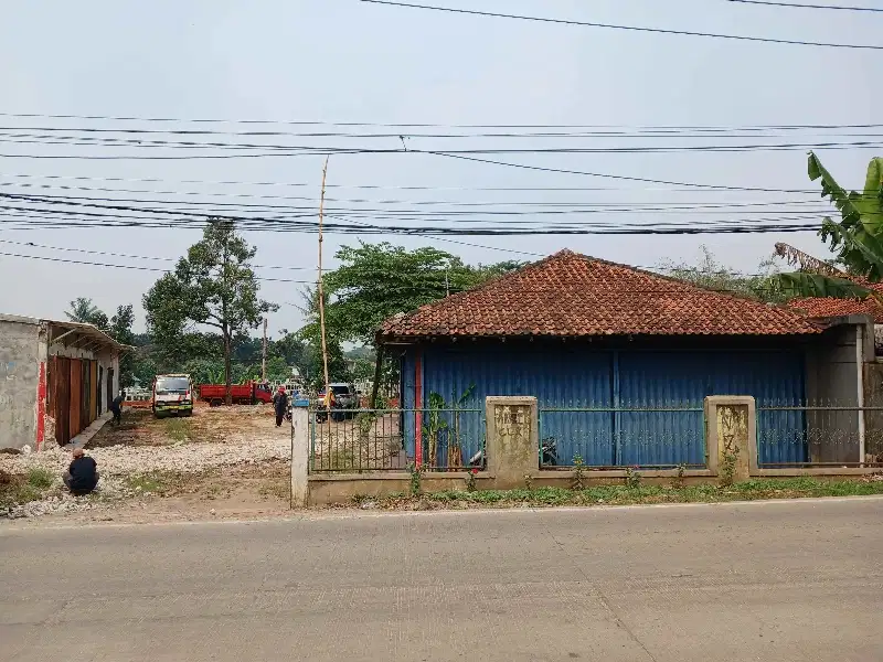 Tanah padat, tepi jalan, masuk kontainer di Cisauk Rays