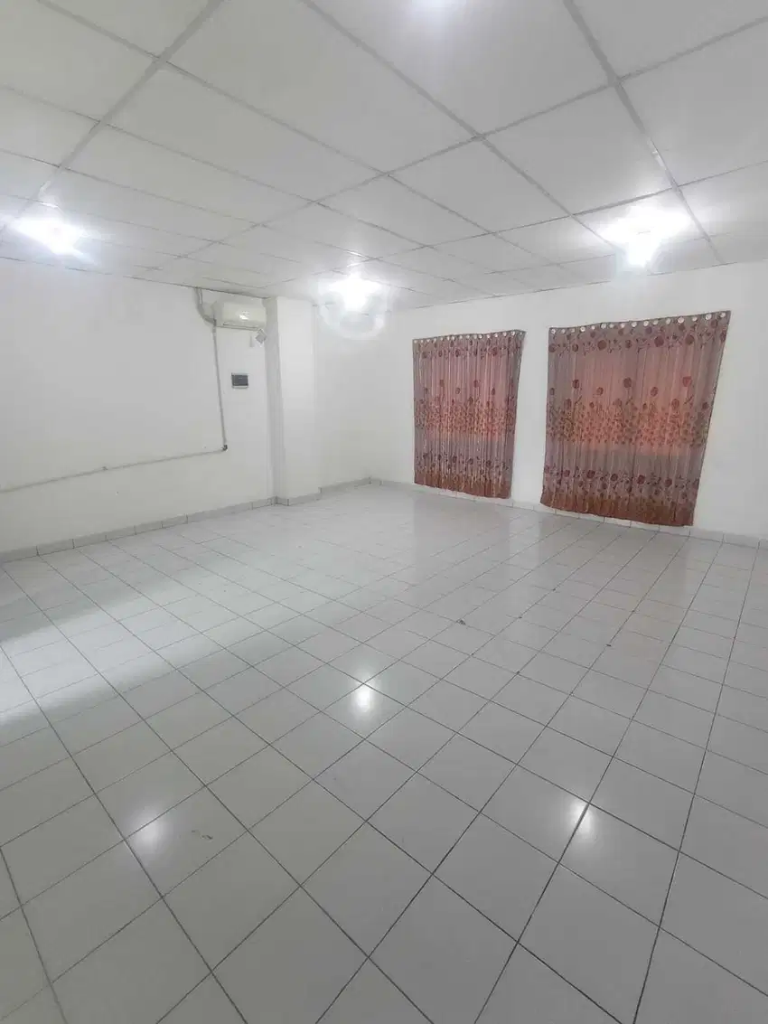 kantor di bagian atas ruko lantai 4 kelapa gading