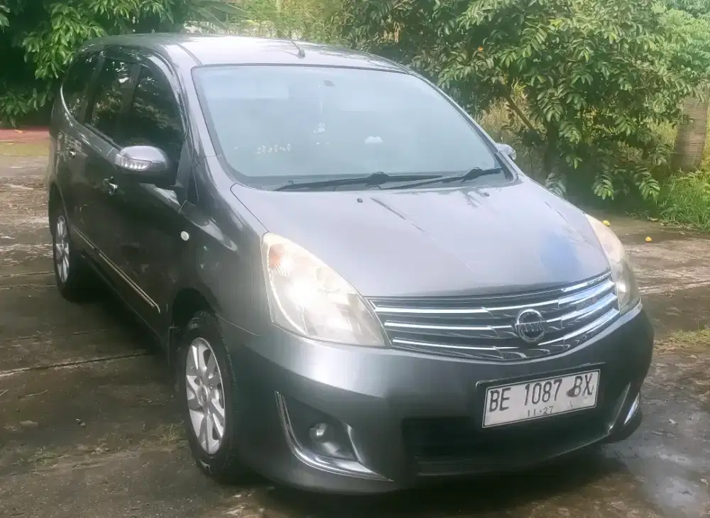 Nissan Grand Livina XV A/T 2013