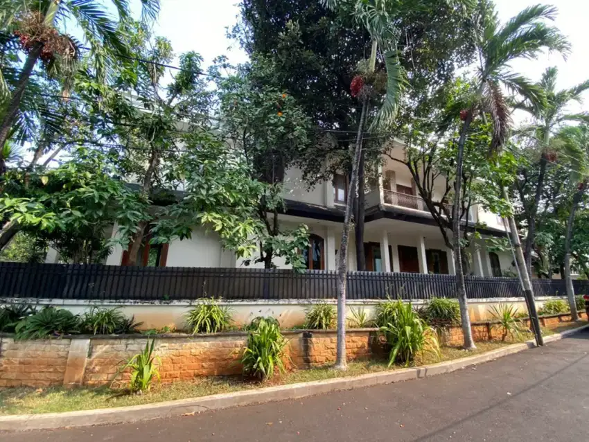 Dijual rumah 2 lantai luas 600mtr di Kuningan Jakarta Selatan